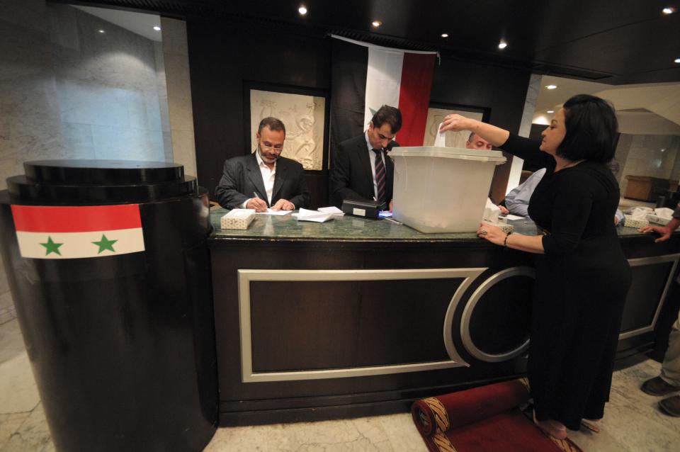 A woman casts her vote at Dama Rose hotel during the presidential election in Damascus, June 3, 2014. (REUTERS/Omar Sanadiki)