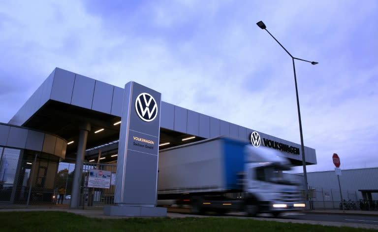 Der Bundesverband Güterverkehr Logistik und Entsorgung (BGL) hat die mögliche Enthaltung Deutschlands bei der Abstimmung auf EU-Ebene über die Verordnung für neue CO2-Grenzwerte für Lkw und Busse begrüßt. (RONNY HARTMANN)
