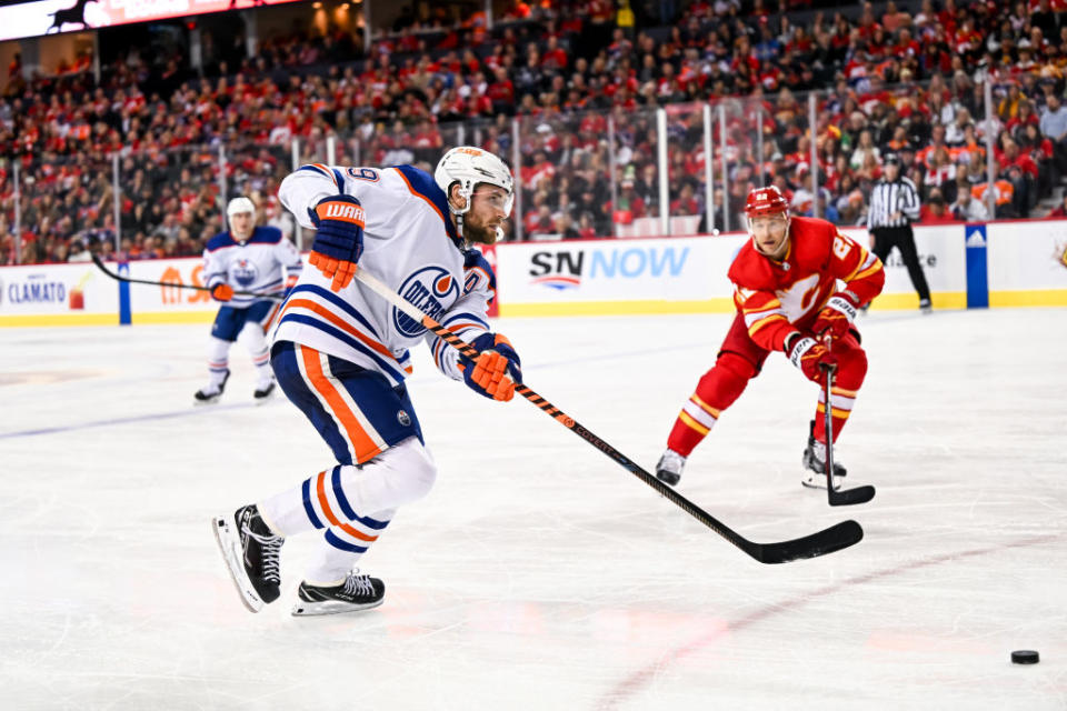 CALGARY, AB - DECEMBER 27: Edmonton Oilers Center Leon Draisaitl (29) passes the puck during the second period of an NHL game between the Calgary Flames and the Edmonton Oilers on December 27, 2022, at the Scotiabank Saddledome in Calgary, AB. (Photo by Brett Holmes/Icon Sportswire via Getty Images)