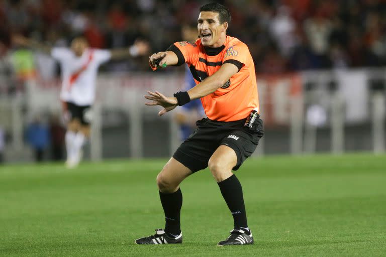 Andrés Merlos dirigirá uno de los encuentros más destacados de la fecha, entre Defensa y Justicia vs. Boca