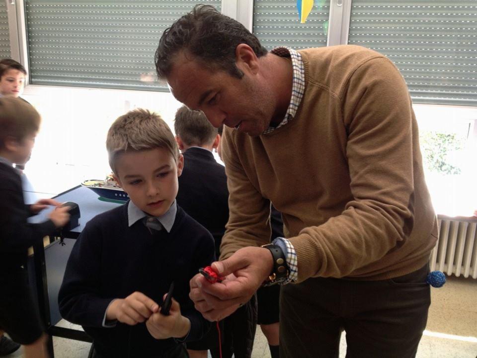 Este colegio de Vigo enseña a los niños a hacer las tareas del hogar