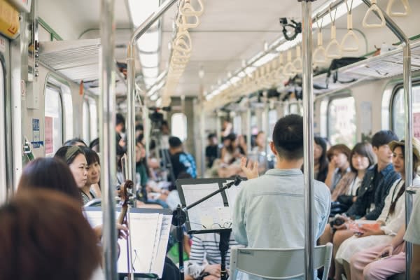 鄭興火車上開唱  50人隨音樂悠遊北宜