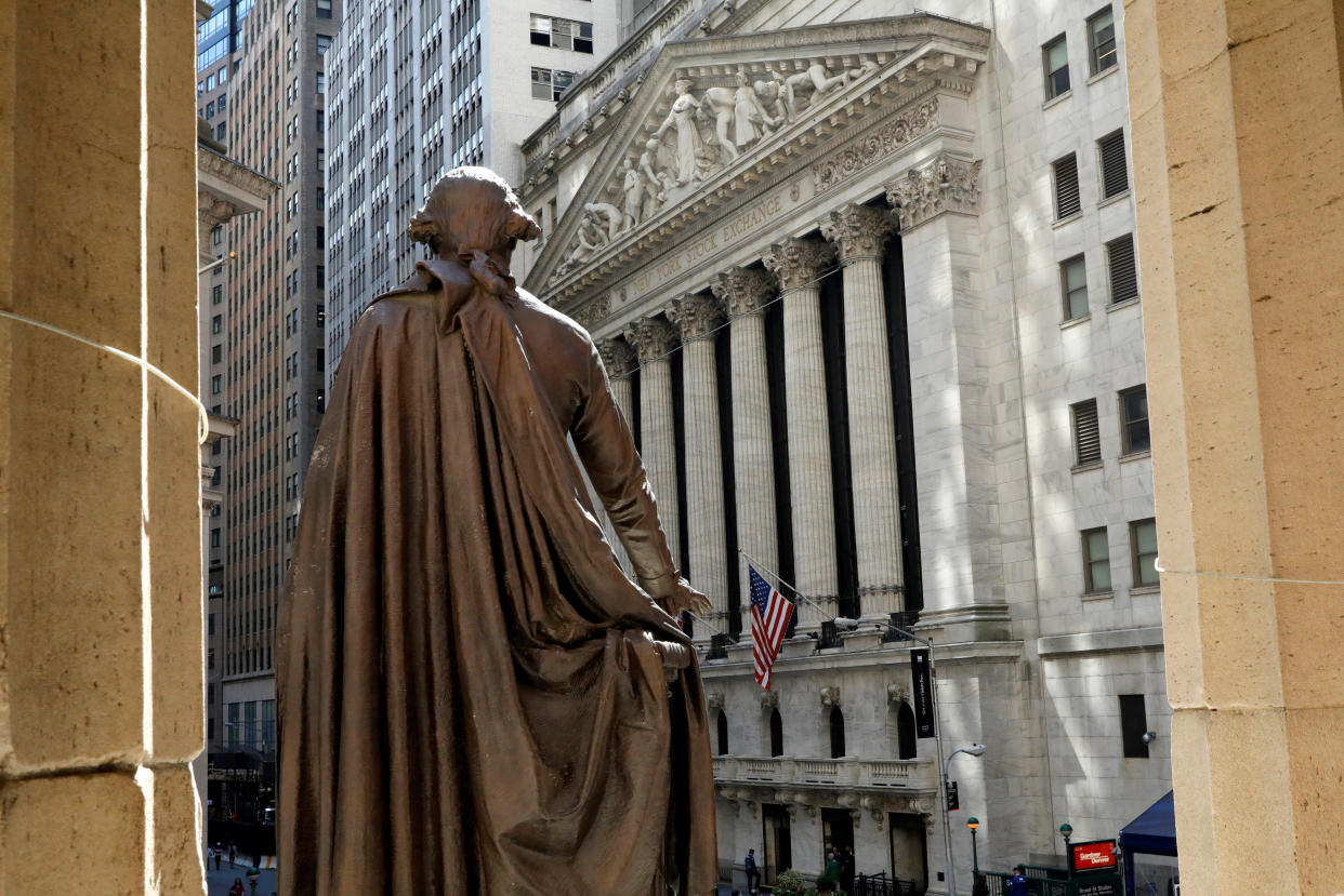 The New York Stock Exchange is seen from the steps of Federal Hall behind a Statue of former U.S. President George Washington in New York City, U.S., May 17, 2017. REUTERS/Brendan McDermid