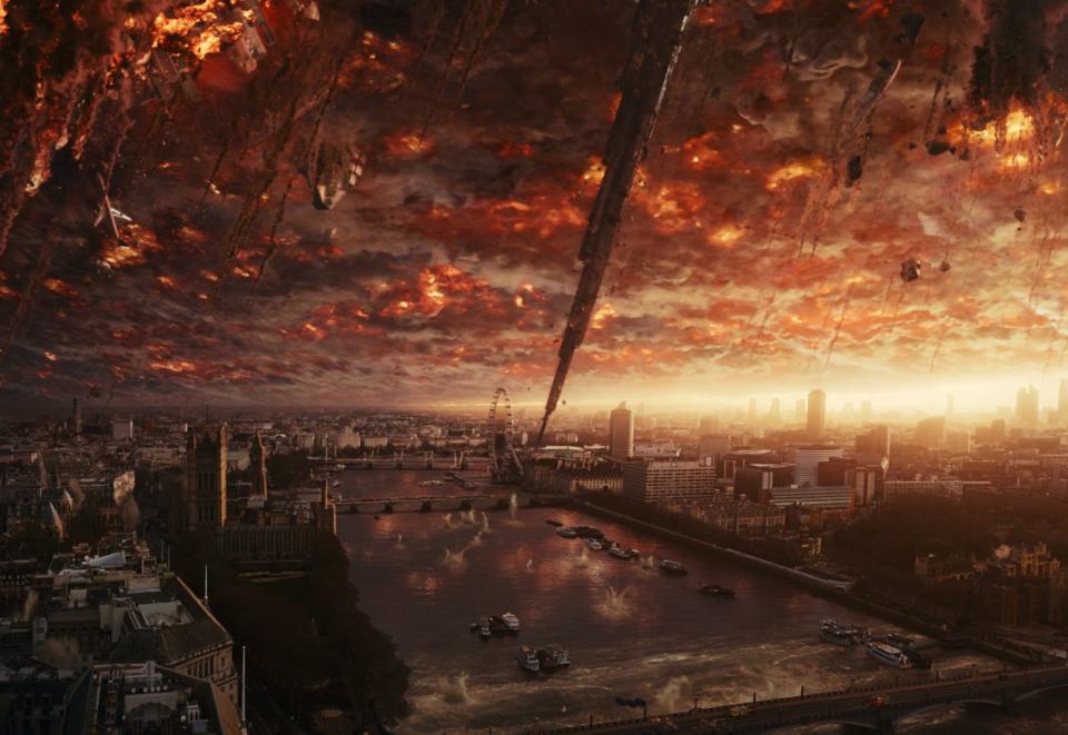 Muss. Alles. Kaputtmachen. Spektakulärer als je zuvor zerlegte Roland Emmerich in der Fortsetzung "Independence Day: Wiederkehr" (2016) die Welt in ihre Einzelteile. Diesmal ließ der Meister sogar einen Kontinent auf den anderen stürzen. Und das sah genauso übertrieben fantastisch aus, wie es klingt. (Bild: 2016 Twentieth Century Fox)