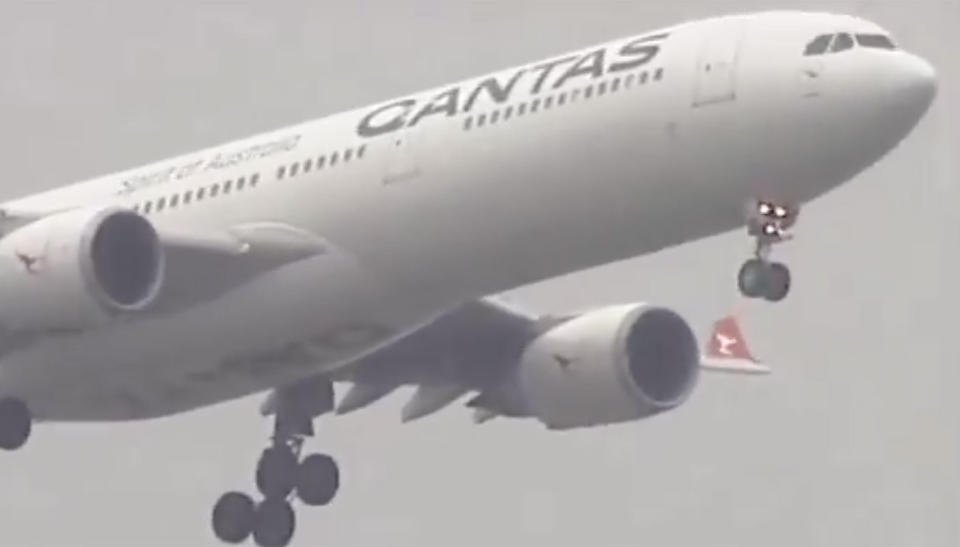 Qantas flight QF 23 has been forced to land an hour after departing Sydney for Bangkok. Source: 7 News