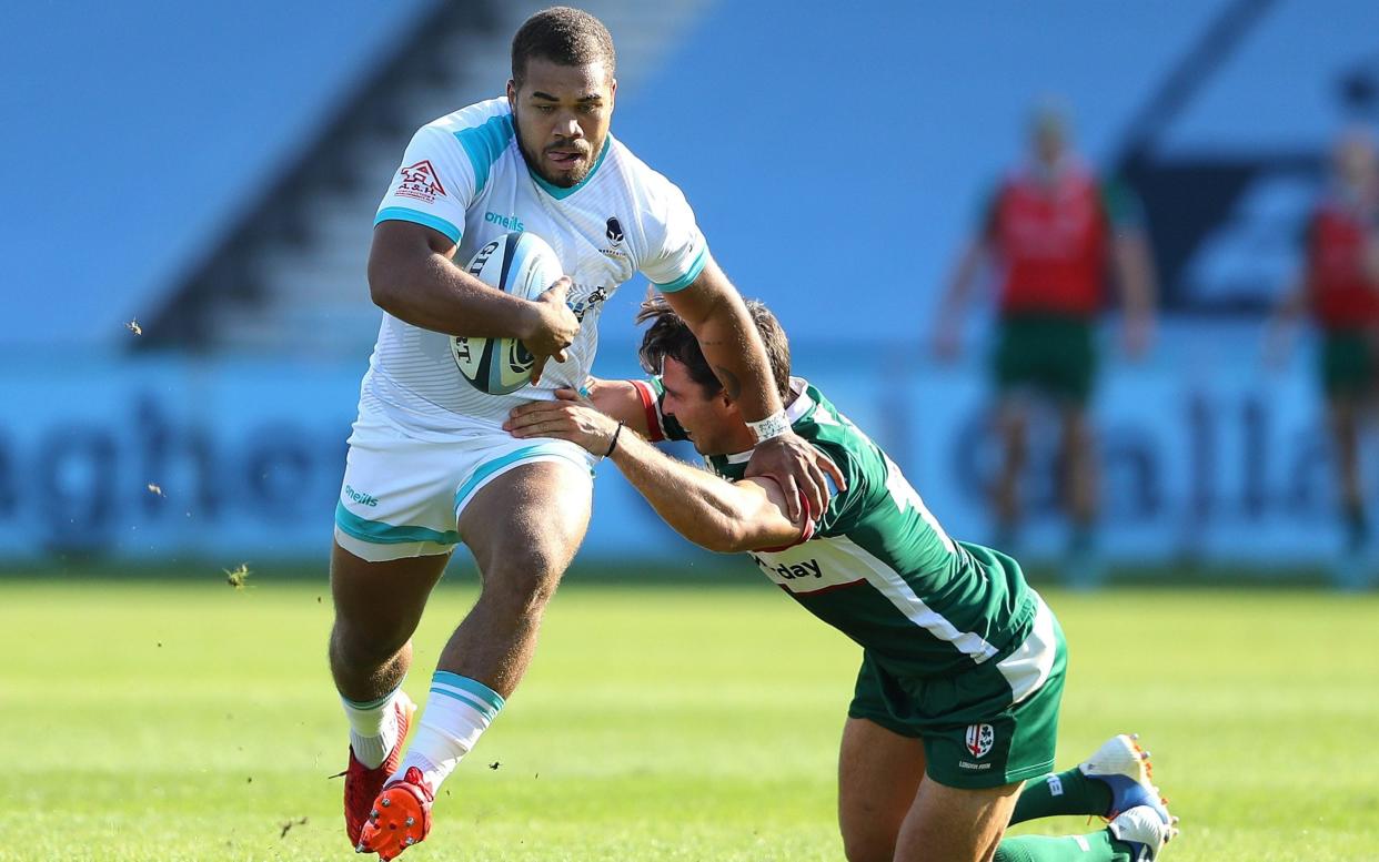 Ollie Lawrence of Worcester Warriors makes a break to set up a try for Francois Hogaard during the Gallagher Premiership Rugby match between London Irish and Worcester Warriors at Twickenham Stoop on September 13, 2020 in London, England. - GETTY IMAGES