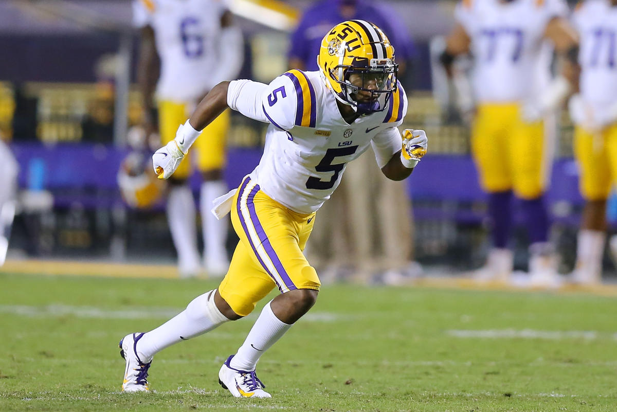 Attorney says LSU WR Koy Moore and Alabama WR Traeshon Holden were held at  gunpoint by police 