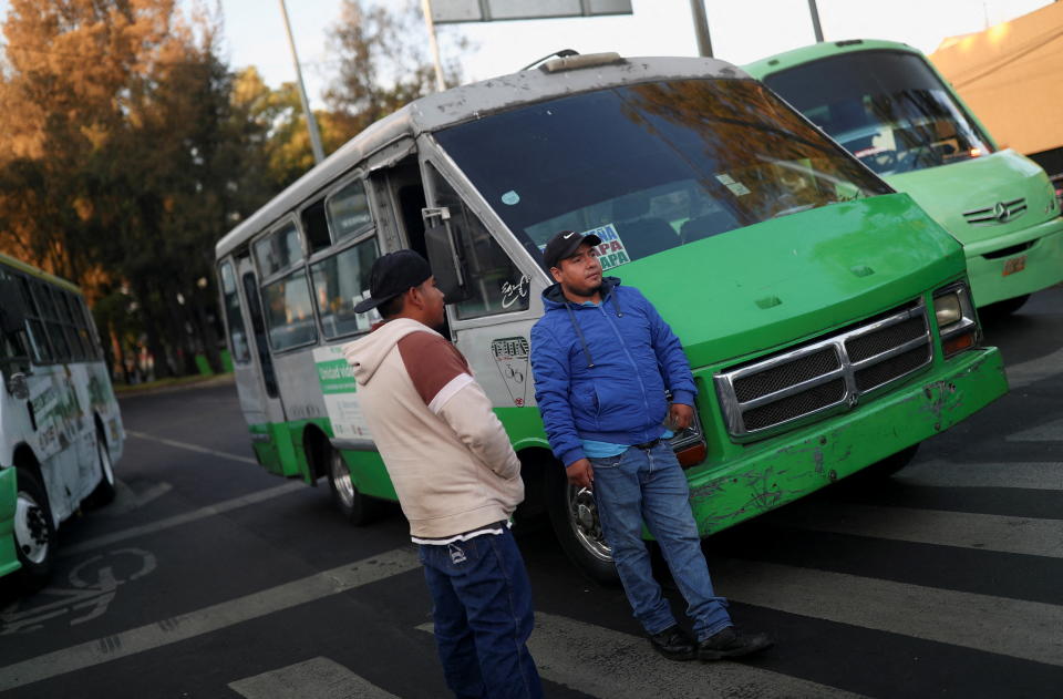 Micros CDMX, una relación de amor-odio que amaga con un cambio radical para el 2024. (Reuters/Edgar Garrido)