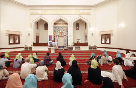 Foreign visitors and residents in the UAE learn about Ramadan and Emirati culture during the Muslim holy fasting month of Ramadan at Jumeirah Mosque in Dubai, UAE May 17, 2019. REUTERS/Satish Kumar