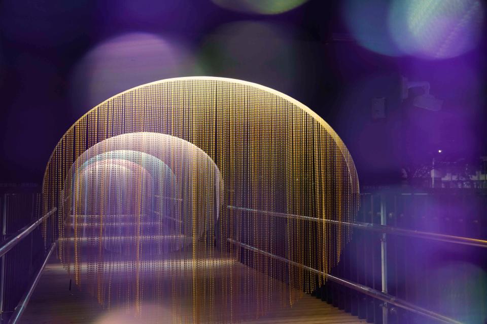 月津橋上夢幻的珠簾隧道《Wind Dots》。