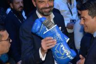 <p>Edouard Philippe vendredi soir lors du championnat du monde WBA des lourds-légers, à l'AccorHotels Arena. </p>