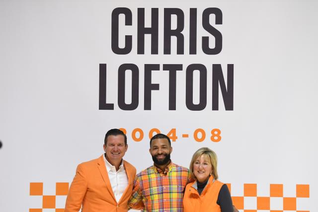 Chris Lofton has his jersey retired at Tennessee