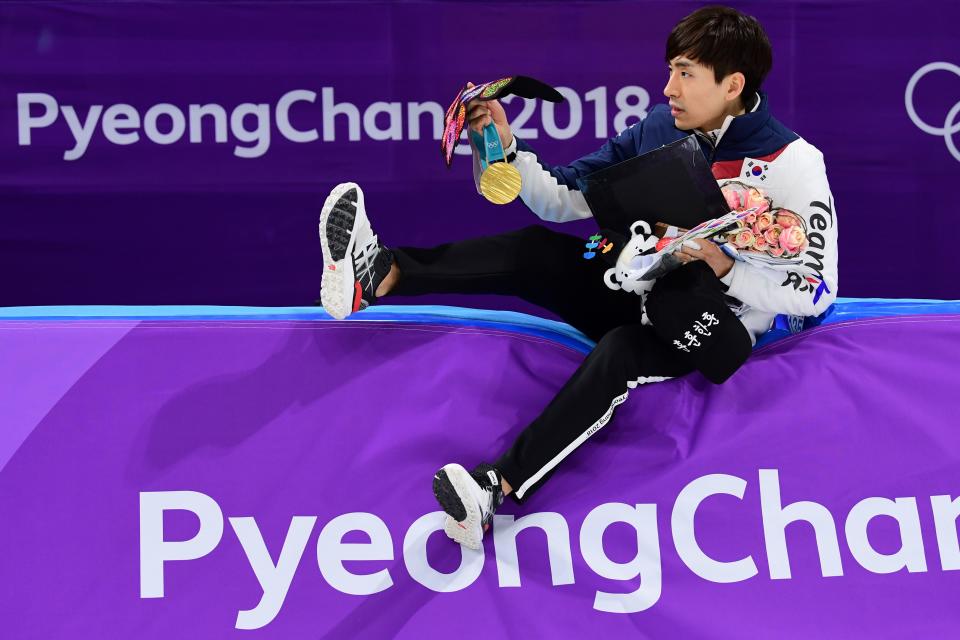 Im Eisschnelllauf der Männer explodierte die Halle. Südkoreaner Seung-Hoon Lee fuhr zu Gold.