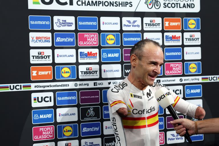 El ciclista español Ricardo Ten, celebra el triunfo en el Mundial de Ciclismo 2023 que se realizó en Glasgow, Escocia