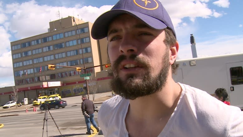 Witnesses hailed as heroes following Macleod Trail strip mall fire