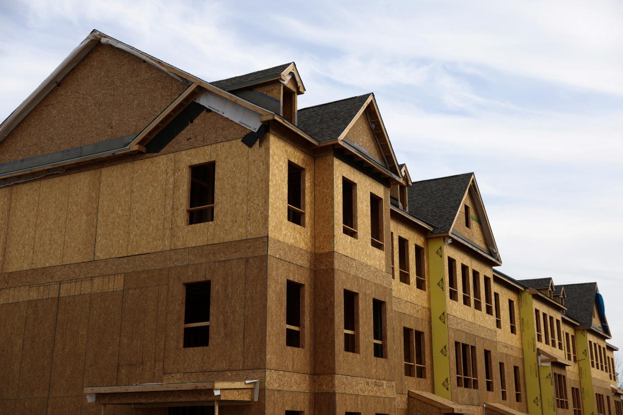 Houses are seen in Livingston Square by Pulte Homes, a construction of the PulteGroup, in Livingston, New Jersey, U.S., May 23, 2022. REUTERS/Andrew Kelly