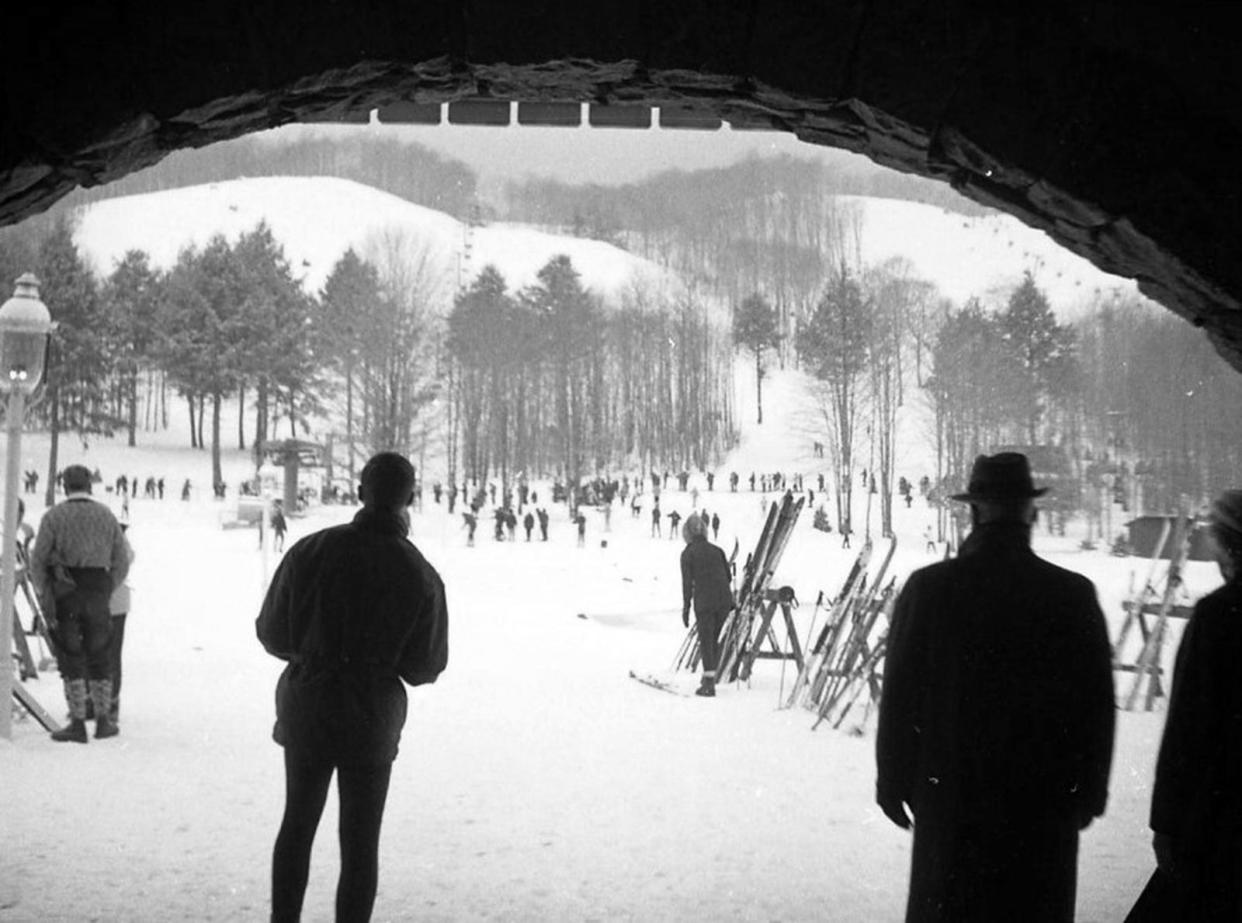 People head out to the ski area of The Highlands in 1967.