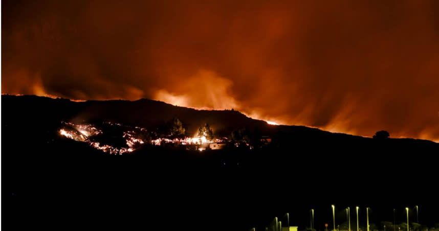 老峰火山爆發。（圖／達志／美聯社）