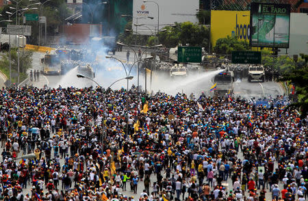 Demonstrators clash with riot security forces while rallying against Venezuela's President Nicolas Maduro in Caracas, Venezuela, May 31, 2017. REUTERS/Christian Veron