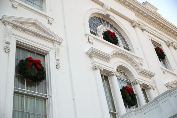 <p>Christmas wreaths are seen on the windows of the White House during a press preview of the 2017 holiday decorations Nov. 27, 2017 in Washington, D.C. (Photo: Alex Wong/Getty Images) </p>