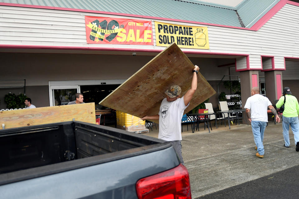 <p>Luke Yamanuha loads plywood into his truck as Hurricane Lane approaches Honolulu, Hawaii, Aug. 22, 2018. (Photo: Hugh Gentry/Reuters) </p>