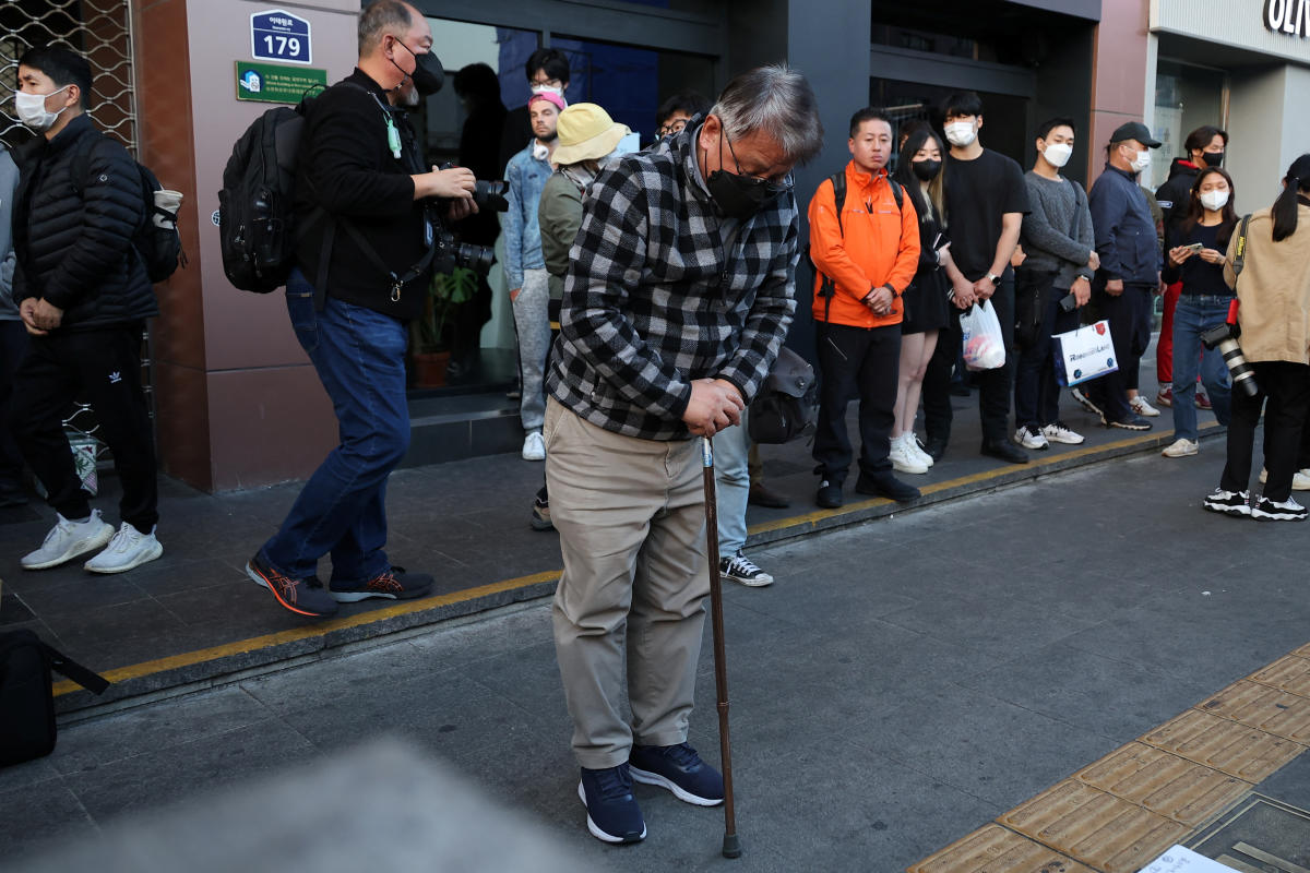 #Seoul disaster leaves desperate families seeking word of missing