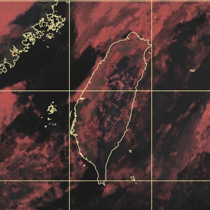  鄭明典一早PO出夜間模式的雲圖。（圖／翻攝自鄭明典 臉書）