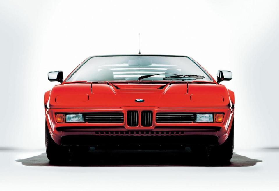 1978年誕生的M1除了是BMW第一部MR（中置後驅）配置的車款外，也是Motorsport GmbH首次正式掛牌的「M」車款（之前都是以BMW的品牌對外）。