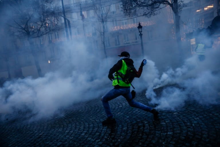 Le parquet de Paris a requis un non-lieu pour un major de CRS mis en cause pour un tir d'une grenade dont l'explosion a mutilé un "gilet jaune" en novembre 2018 (Sameer Al-DOUMY)