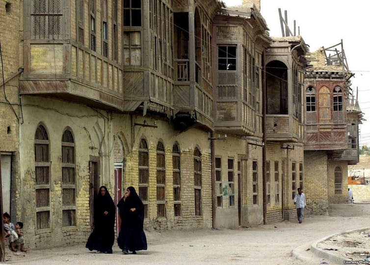 <span class="caption">Traditional houses in Basra, Iraq with balconies.</span> <span class="attribution"><span class="source">Basra.gov.iq</span></span>