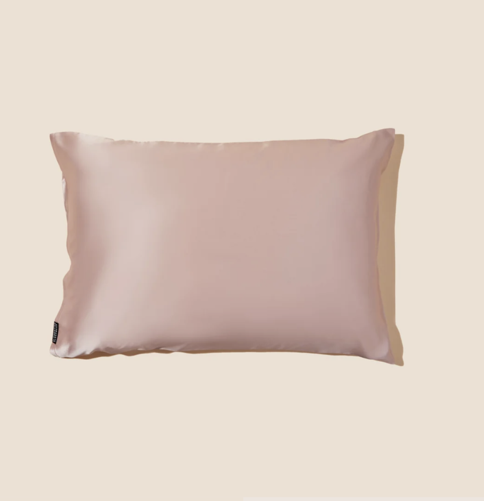 <p><a href="https://go.redirectingat.com?id=74968X1596630&url=https%3A%2F%2Fwww.sleepwithclementine.com%2Fcollections%2Fshop-all%2Fproducts%2Fsilk-pillowcase&sref=https%3A%2F%2Fwww.cosmopolitan.com%2Flifestyle%2Fg60141779%2Fbest-silk-pillowcases%2F" rel="nofollow noopener" target="_blank" data-ylk="slk:Shop Now;elm:context_link;itc:0;sec:content-canvas" class="link ">Shop Now</a></p><p>Organic Silk Pillowcase</p><p>sleepwithclementine.com</p><p>$93.00</p>