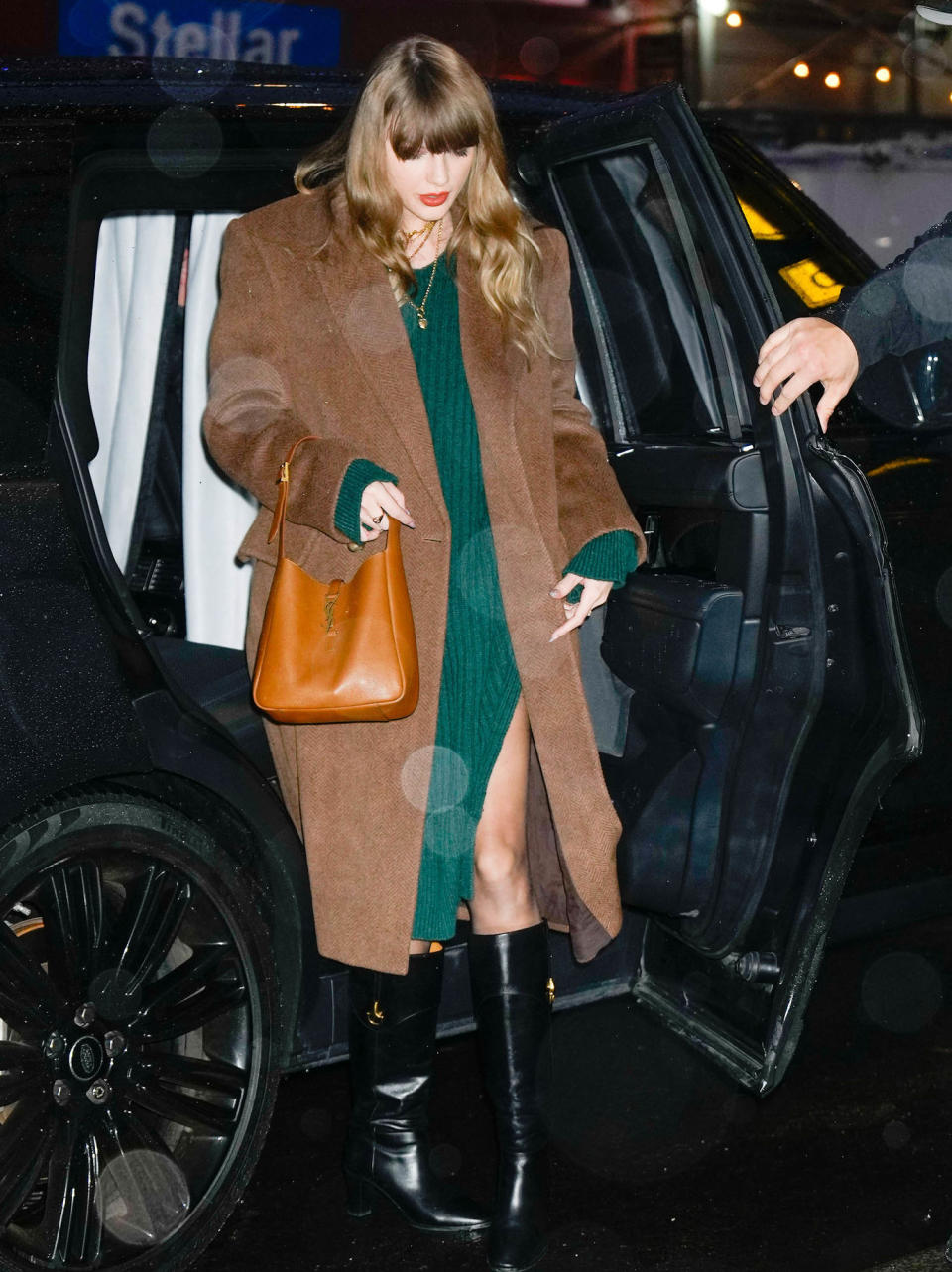 Taylor Swift, green dress (Gotham / GC Images)