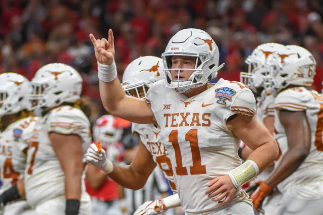 Sam Ehlinger pays respect to Drew Brees with high school jersey