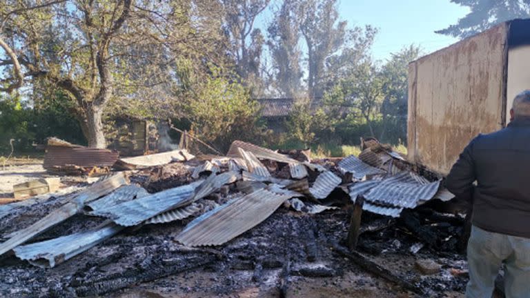 El impacto del ataque incendiario en la propiedad de un diputado chileno en La Araucanía (Foto: Renovación Nacional)