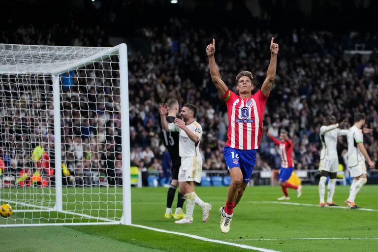 La celebración de Marco Llorente, autor del gol del empate de Atlético de Madrid en la visita a Real Madrid