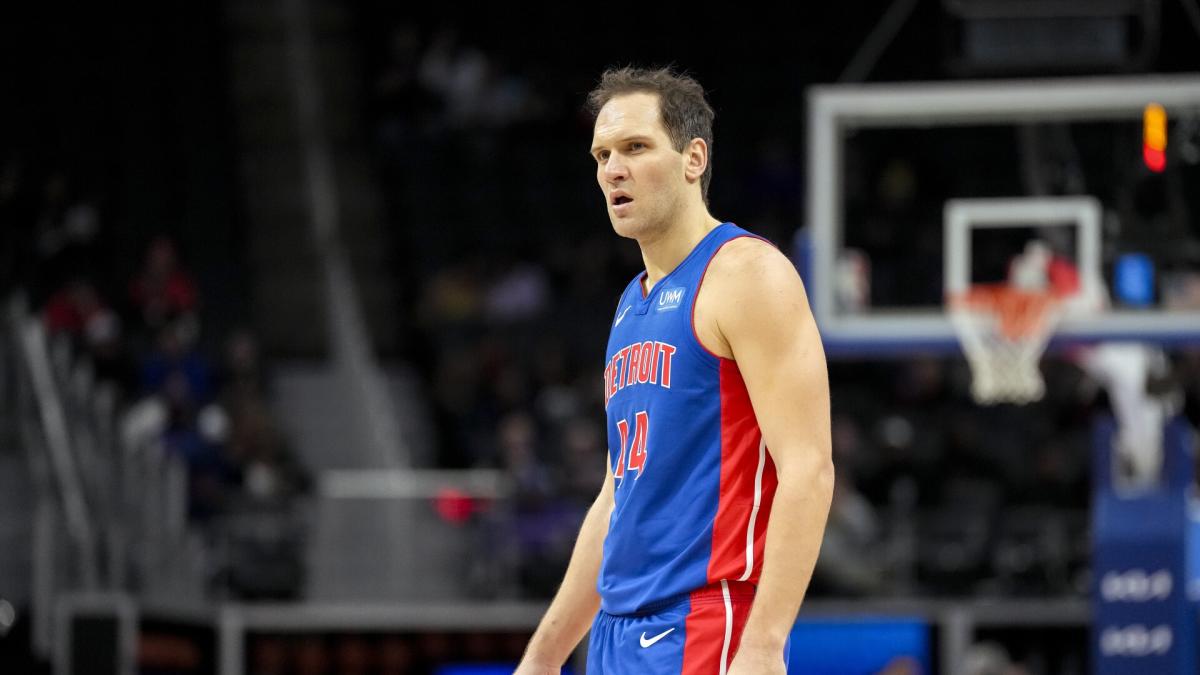 Knicks upgrade for playoff run trading for Bojan Bogdanovic, Alec Burks -  Yahoo Sports