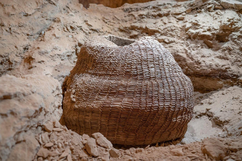The basket in situ. (Yaniv Berman / Israel Antiquities Authority)
