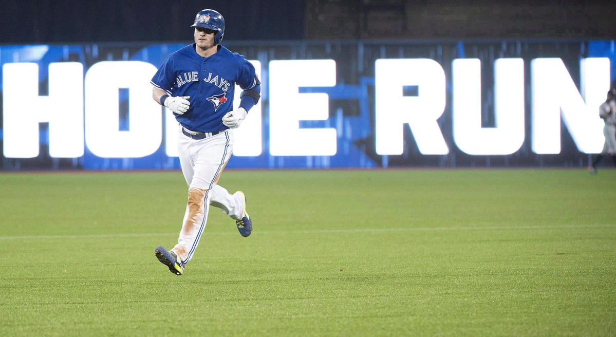 Blue Jays' Josh Donaldson leaves game after aggravating sore right calf