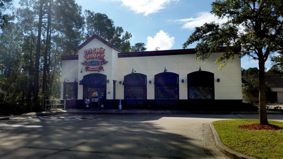 Dick's Wings has 14 locations in Florida.