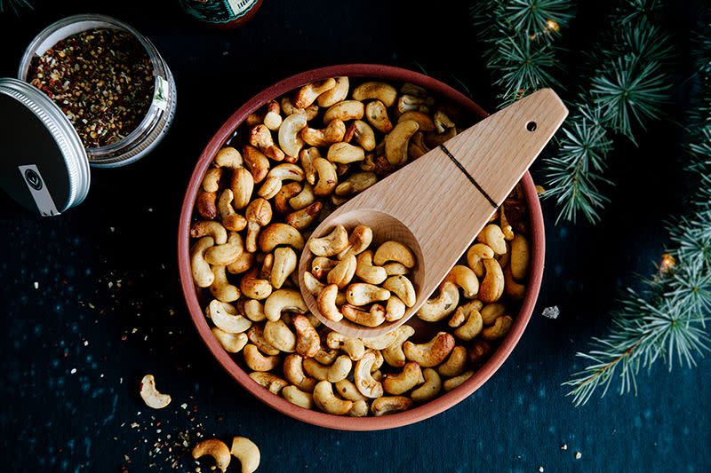 Spicy Roasted Cashews