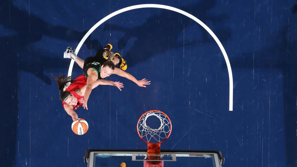 Caitlin Clark of the Indiana Fever goes to the basket during the game at Target Center in Minneapolis, Minnesota on August 24, 2024. - David Sherman/NBAE/Getty Images