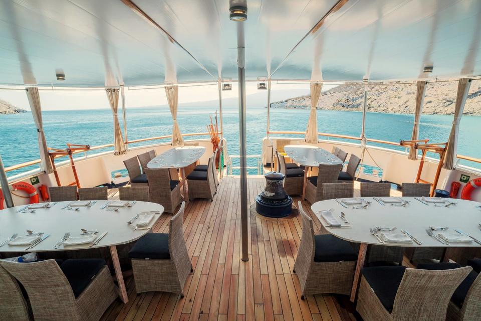 The al fresco dining deck onboard the Evolution with Quasar Expeditions