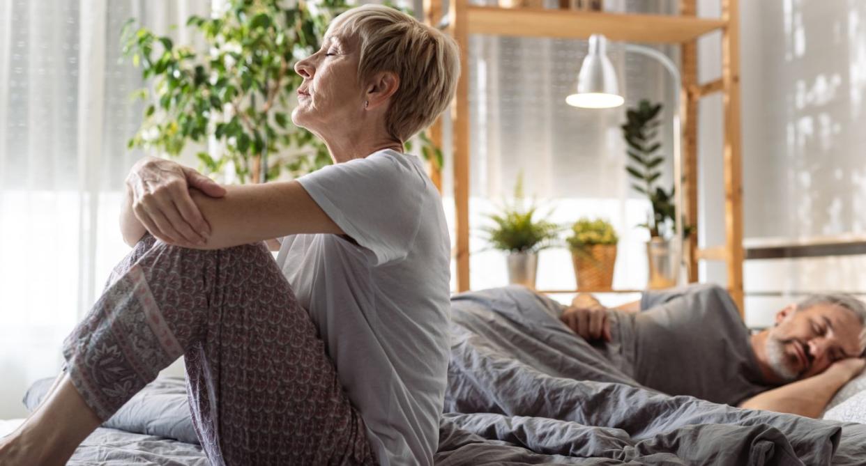 Couple having difficulty sleeping next to each other. (Getty Images)