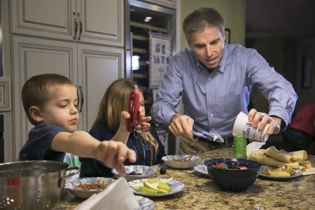 Carl Krawitt makes dinner for his son Rhett, 6, left, and daughter Annesley, 8, center, in their home in Corte Madera, California January 28, 2015. Rhett is recovering from leukemia and his father is concerned his child could succumb to an outbreak of measles at his Northern California school. Krawitt is asking officials to bar entry to any student not vaccinated because of a family's personal beliefs. REUTERS/Elijah Nouvelage