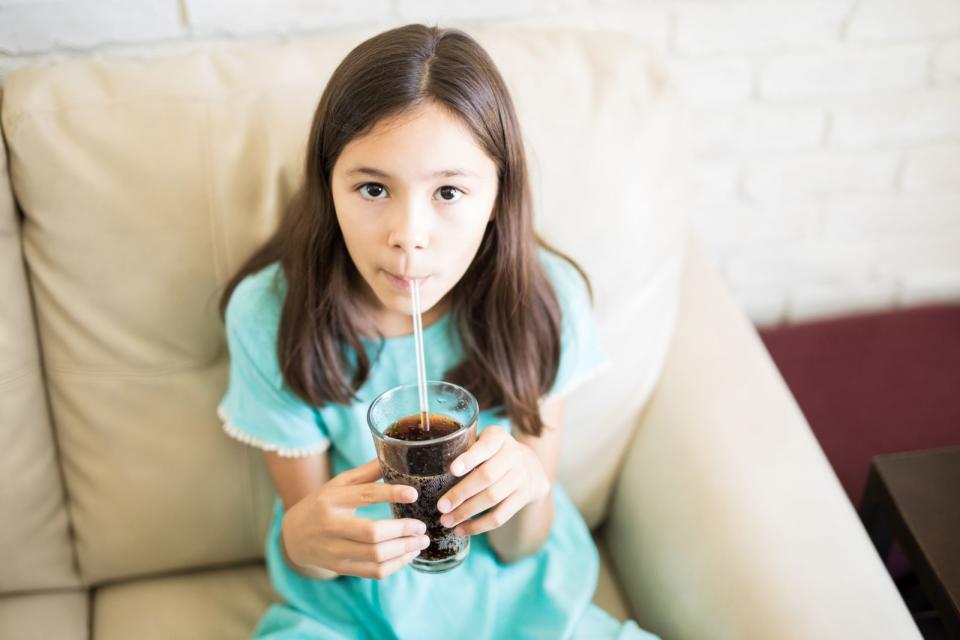 <p>Tagtäglich müssen wir uns Mythen über die Gesundheit anhören: Gerade sitzen, sonst gibt's einen krummen Rücken, bei Magen-Darm-Beschwerden helfen Cola und Salzstangen - aber was davon stimmt wirklich? Wir gehen gängigen Gesundheitsmythen auf den Grund ... (Bild: iStock/Antonio_Diaz)</p> 