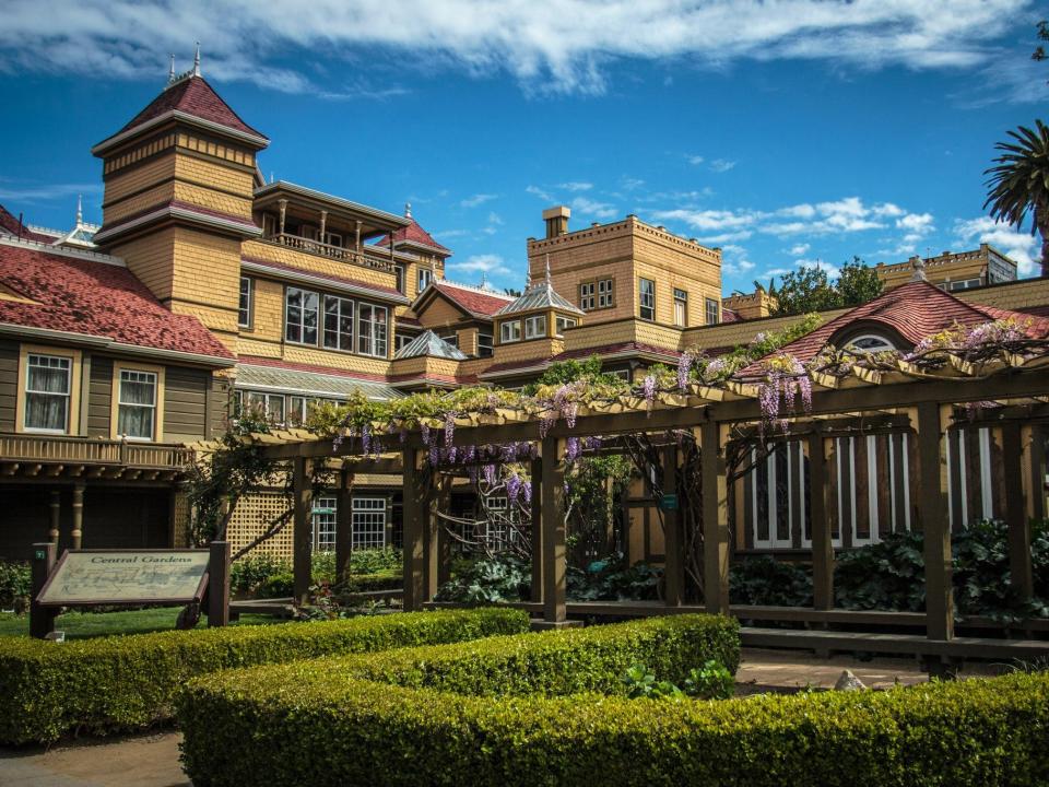 gardens outside the winchester mansion