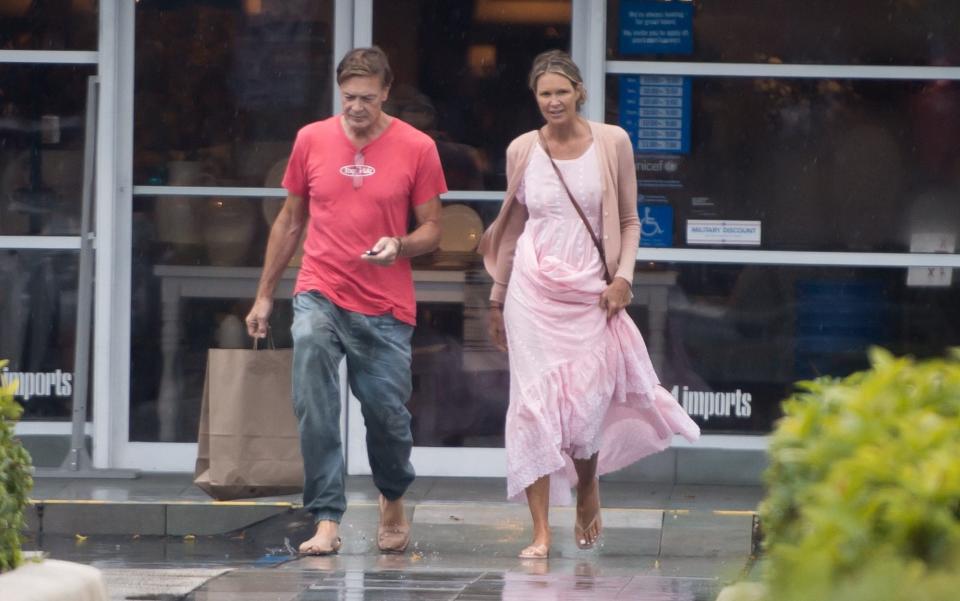 Elle Macpherson pictured with anti-vaxxer Andrew Wakefield