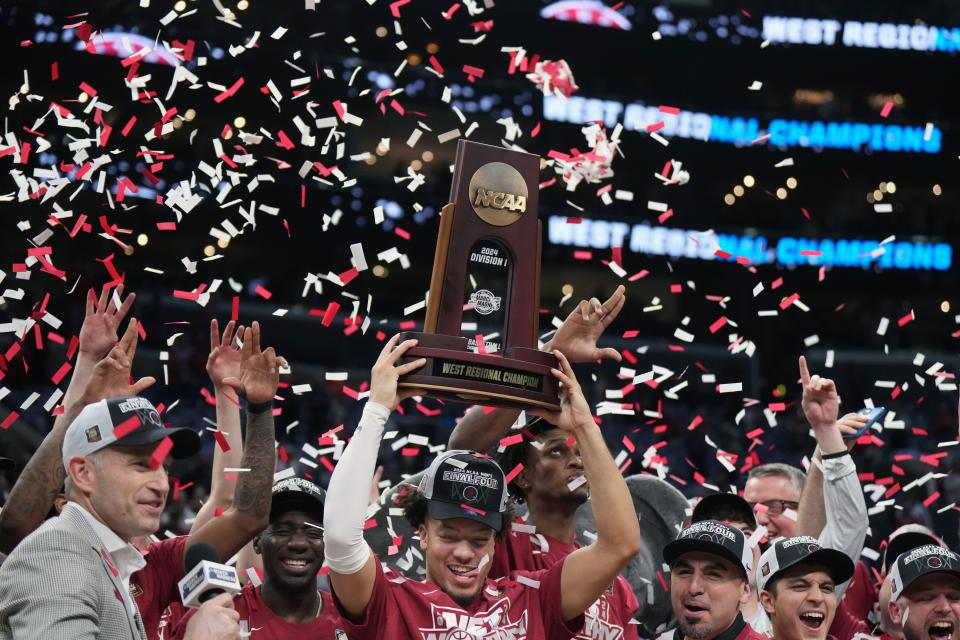 Mark Sears with the West Regional trophy after Alabama's win over Clemson in the Elite Eight.