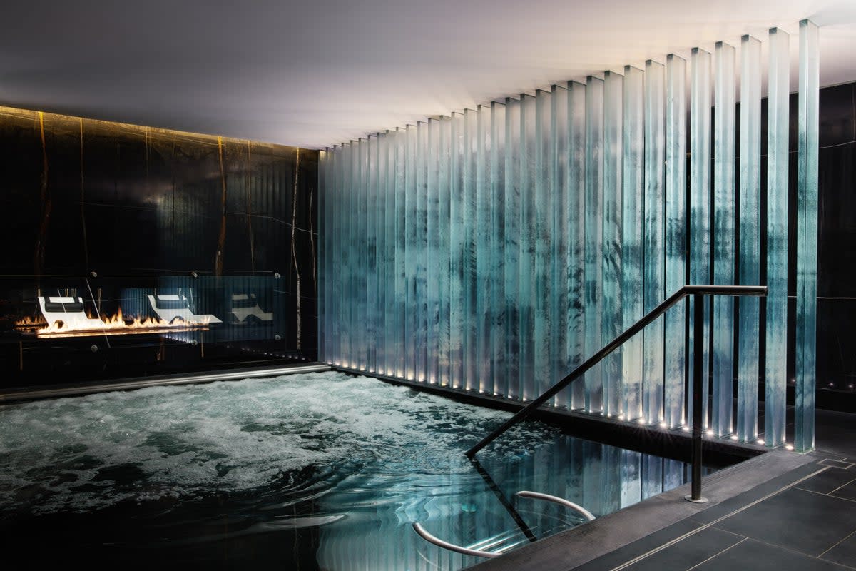 The jacuzzi spa at Corinthia London (Corinthia London)