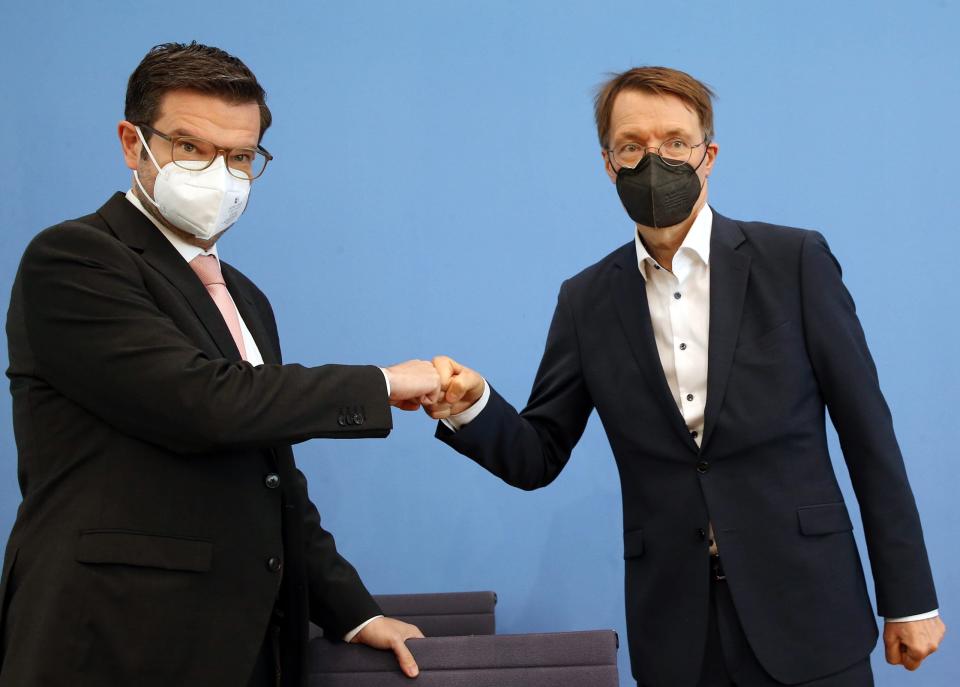 Die Architekten des Infektionsschutzgesetzes: Marco Buschmann (l., FDP) und Karl Lauterbach (SPD). - Copyright: picture alliance/dpa | Wolfgang Kumm